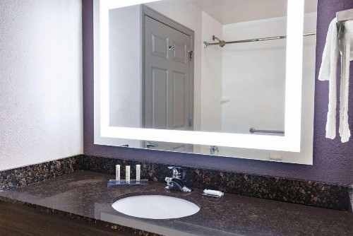 La Quinta by Wyndham Norfolk Airport - image 5