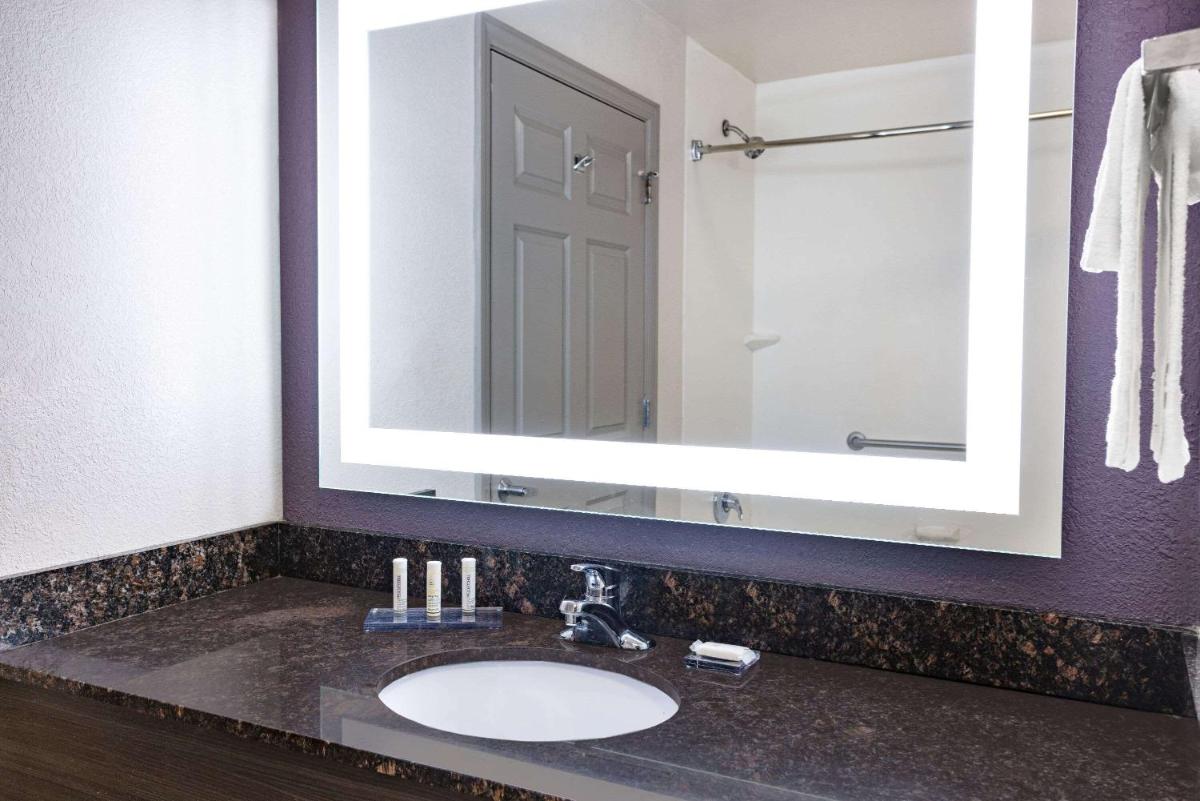 La Quinta by Wyndham Norfolk Airport - image 5