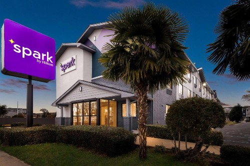 SureStay Hotel by Best Western Norfolk Little Creek - image 4
