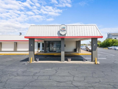 Super 8 by Wyndham Norfolk/Chesapeake Bay - image 3