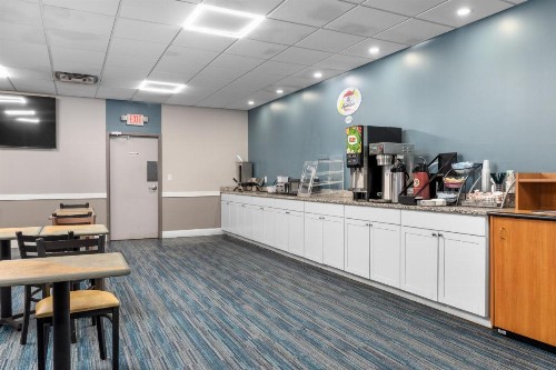 Super 8 by Wyndham Norfolk/Chesapeake Bay - image 9