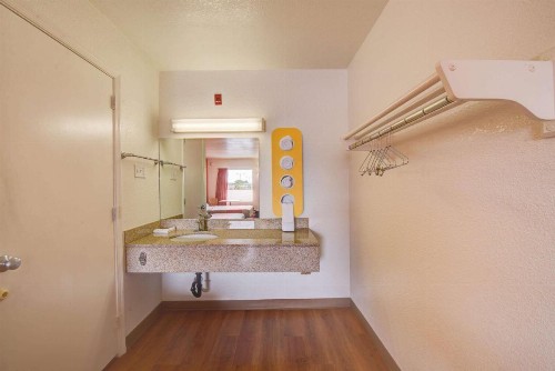 Motel 6-Norfolk VA - image 3