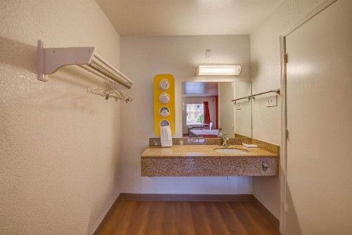 Motel 6-Norfolk VA - image 30