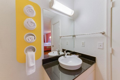Motel 6-Norfolk VA - image 38