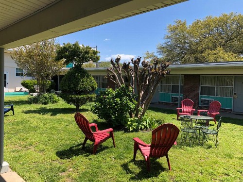 Bay Inn Hotel - image 5