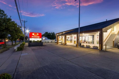 Econo Lodge Little Creek - image 15