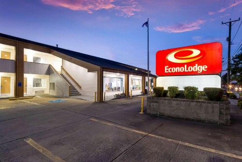 Econo Lodge Little Creek - image 21