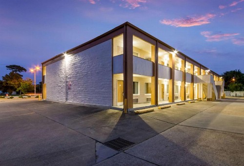 Econo Lodge Little Creek - image 23