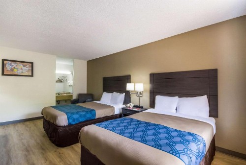 Econo Lodge Little Creek - image 24