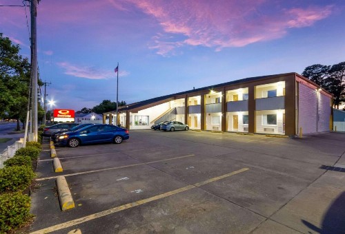 Econo Lodge Little Creek - image 26