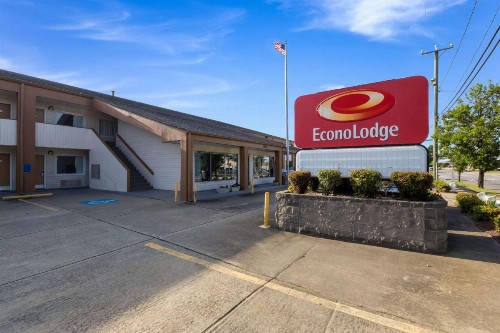 Econo Lodge Little Creek - image 28