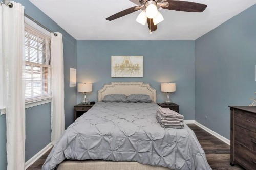Bay Breeze Sailboat Suite (1 bed/1 bath condo with cabanas fire pits and pier) - image 4