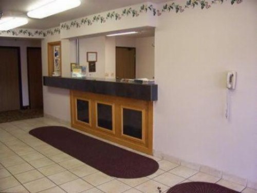 Budget Host Inn & Suites North Branch - image 4