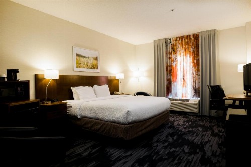 Fairfield Inn & Suites by Marriott Charleston North/Ashley Phosphate - image 2