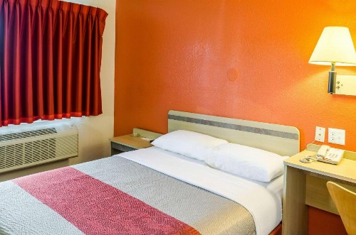 Motel 6-Charleston - North