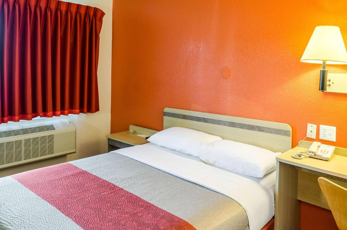 Motel 6-Charleston - North - main image