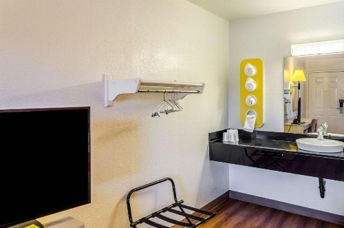 Motel 6-Charleston - North - image 15