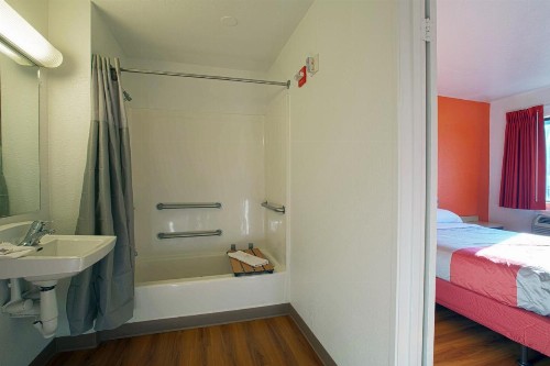 Motel 6-Charleston - North - image 30
