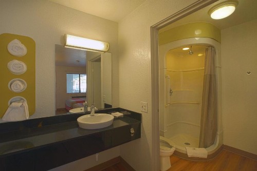 Motel 6-Charleston - North - image 32