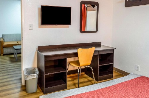 Motel 6-Charleston - North - image 4