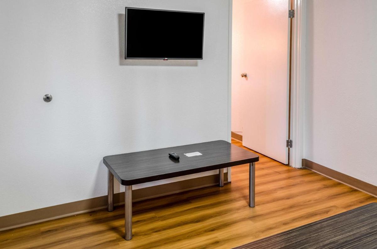 Motel 6-Charleston - North - image 7