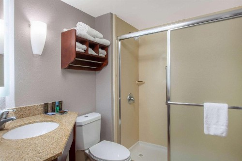 Wingate by Wyndham Charleston Airport Coliseum - image 12