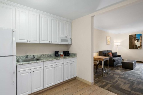Hampton Inn Charleston North - image 14