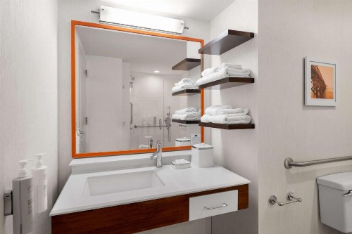 Hampton Inn Charleston North - image 18