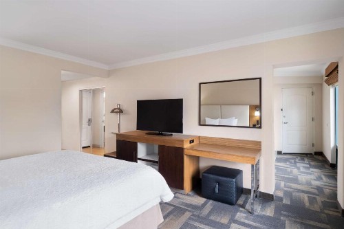 Hampton Inn Charleston North - image 22