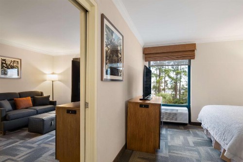 Hampton Inn Charleston North - image 25