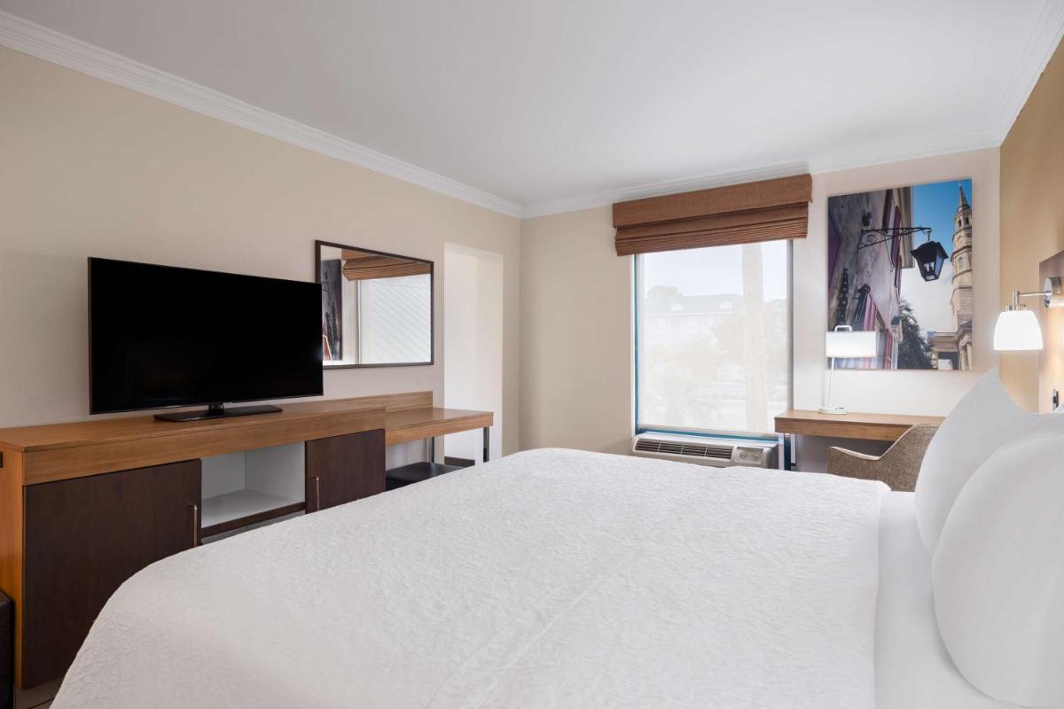 Hampton Inn Charleston North - image 3
