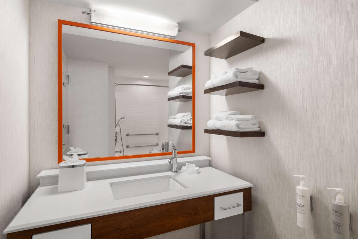 Hampton Inn Charleston North - image 5