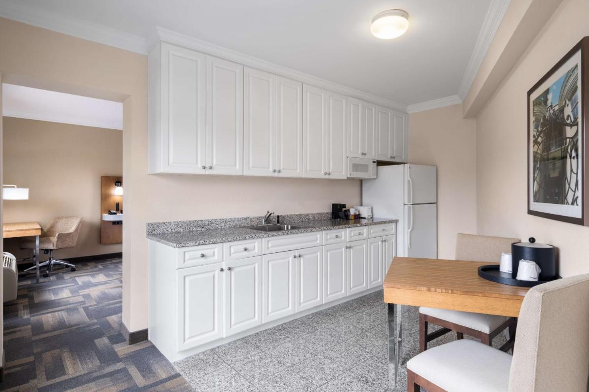 Hampton Inn Charleston North - image 7