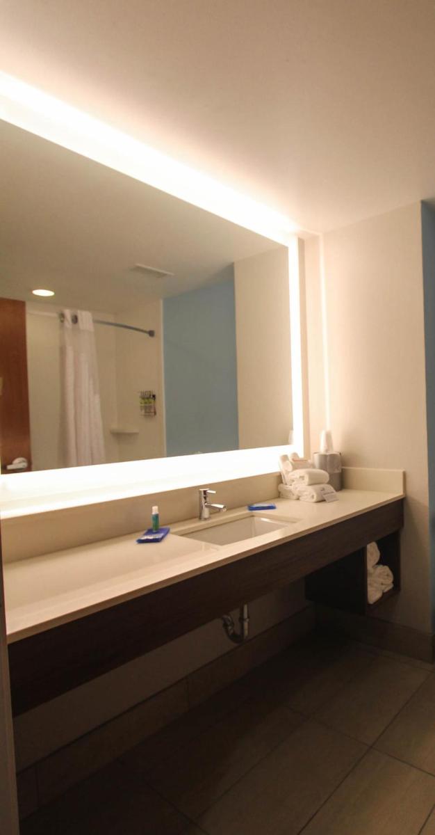 Holiday Inn Express Hotel & Suites Charleston - North an IHG Hotel - image 4
