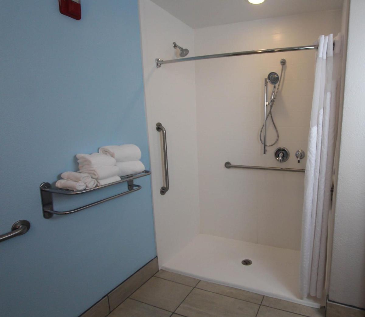Holiday Inn Express Hotel & Suites Charleston - North an IHG Hotel - image 5