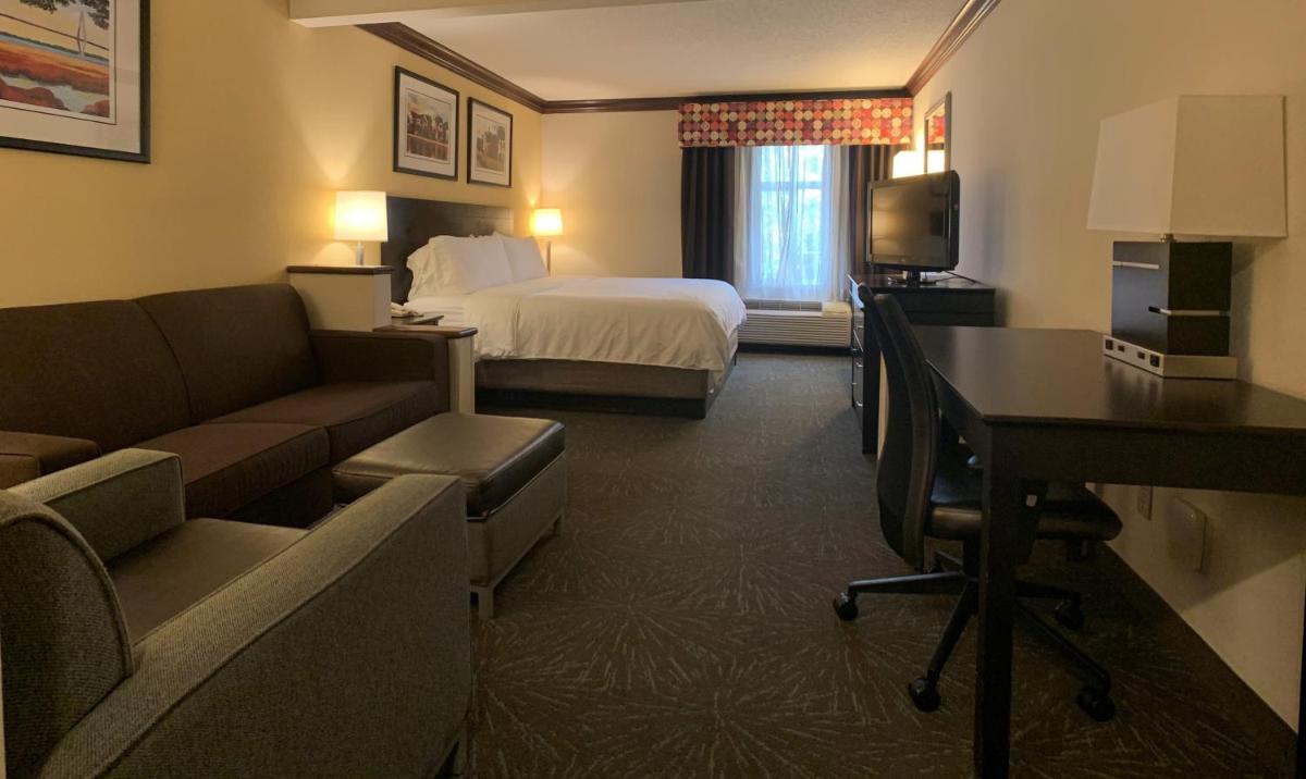 Holiday Inn Express Hotel & Suites Charleston-Ashley Phosphate an IHG Hotel - image 3