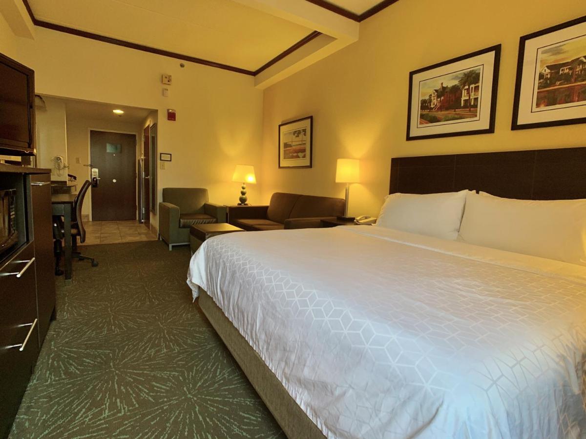 Holiday Inn Express Hotel & Suites Charleston-Ashley Phosphate an IHG Hotel - image 5