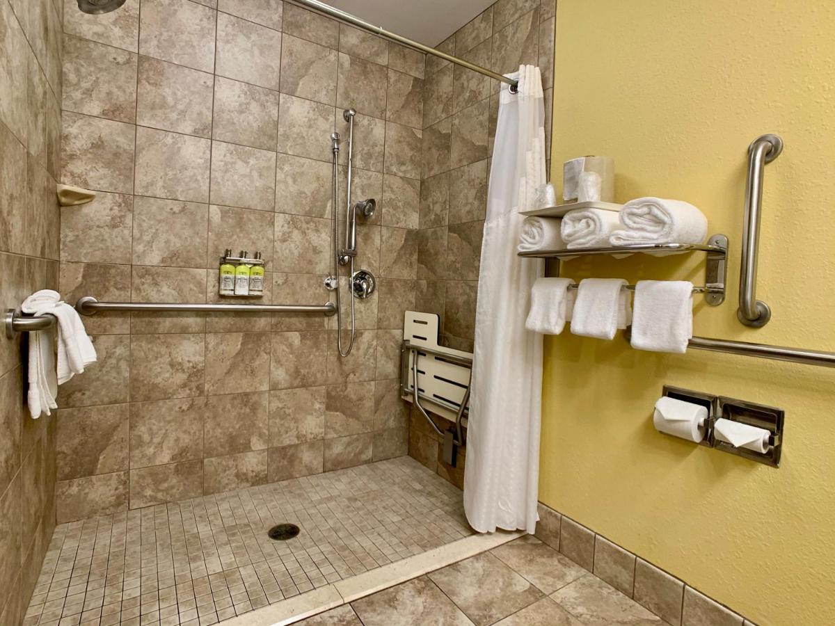 Holiday Inn Express Hotel & Suites Charleston-Ashley Phosphate an IHG Hotel - image 6