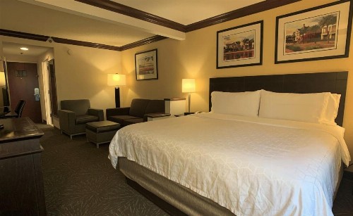 Holiday Inn Express Hotel & Suites Charleston-Ashley Phosphate an IHG Hotel - image 9