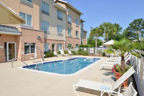 Fairfield Inn and Suites Charleston North/University Area - image 11