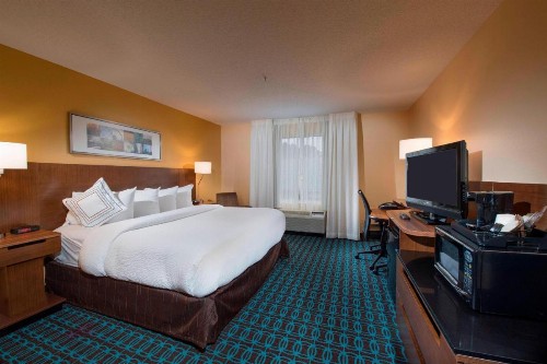 Fairfield Inn and Suites Charleston North/University Area - image 6
