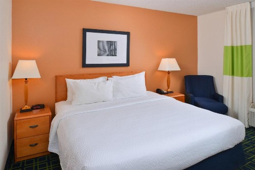 Fairfield Inn and Suites Charleston North/University Area - image 9