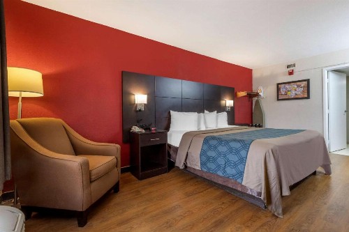 Econo Lodge North - image 7