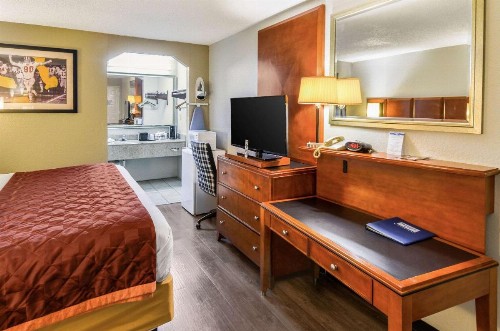 Rodeway Inn North Charleston - image 25