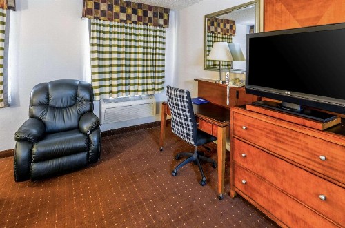 Rodeway Inn North Charleston - image 6