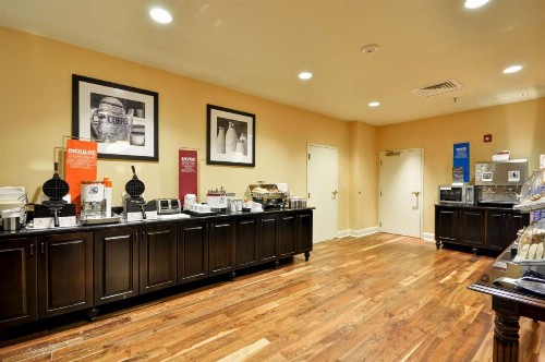 Hampton Inn & Suites North Charleston-University Boulevard - image 18