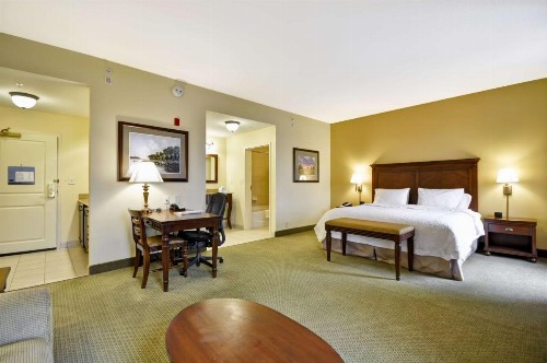 Hampton Inn & Suites North Charleston-University Boulevard - image 25