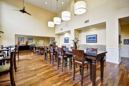 Hampton Inn & Suites North Charleston-University Boulevard - image 9