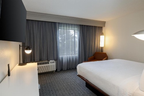 Courtyard by Marriott North Charleston Airport Coliseum - image 12