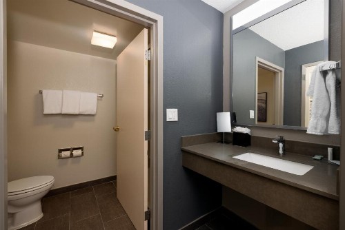 Courtyard by Marriott North Charleston Airport Coliseum - image 2